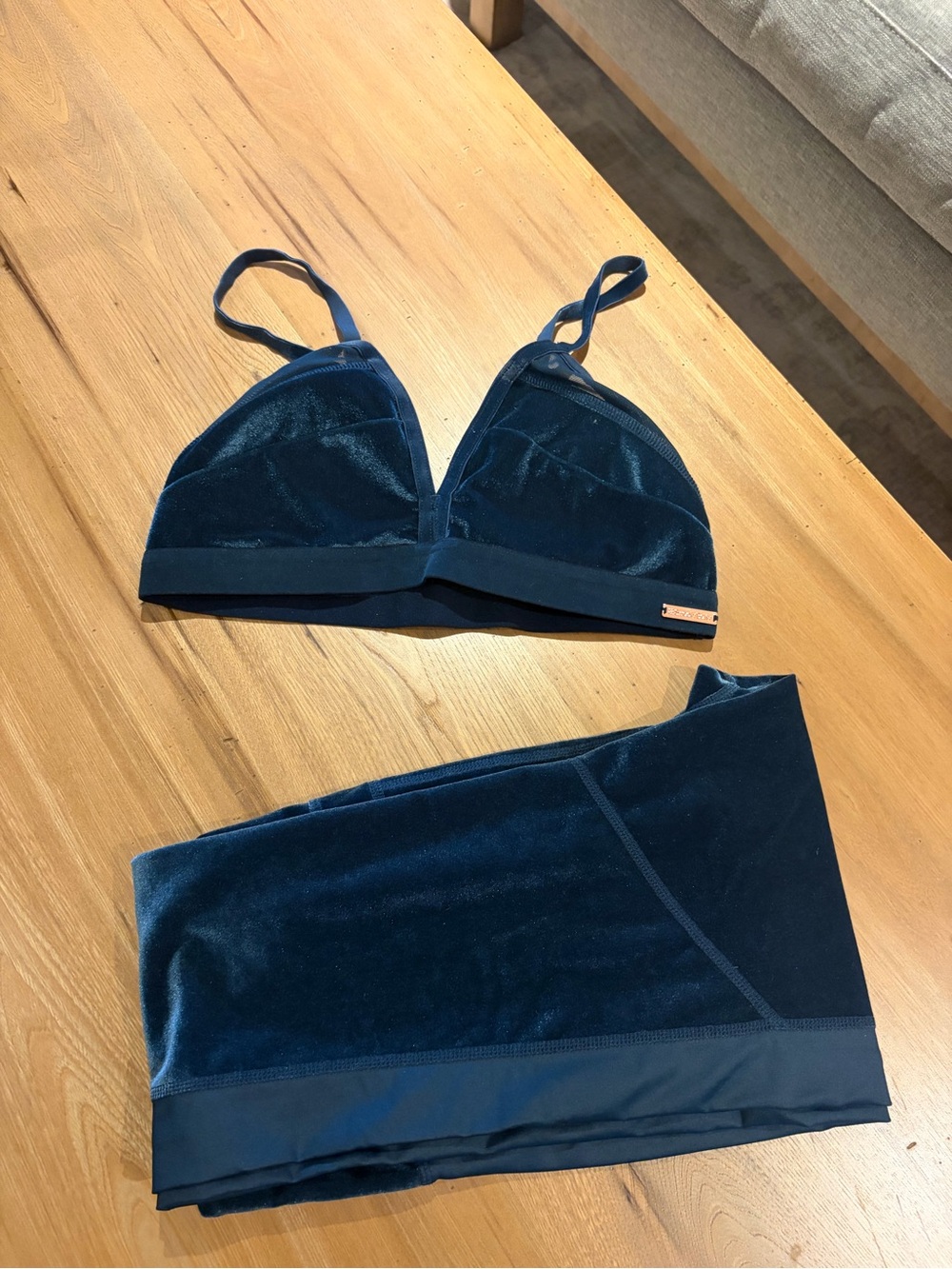 SWEATY BETTY VELEVT BRA & LEGGINGS SET!!
